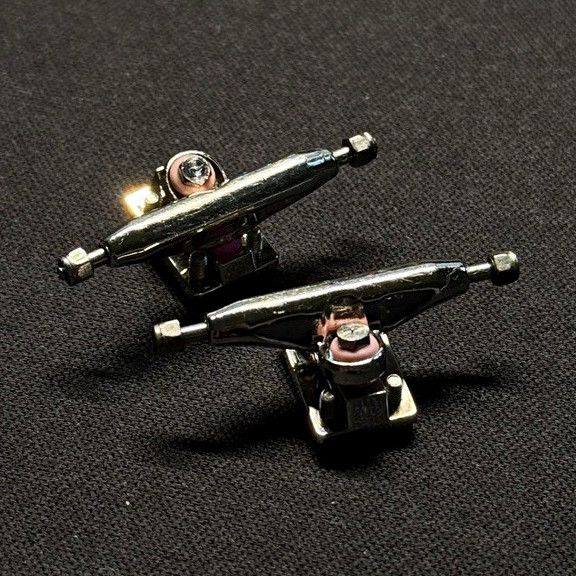 29mm silver deli trucks with slushcult rattlerz