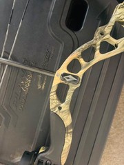 Diamond Archery Infinite Edge Pro RH 70 lb Compound Bow – B12489