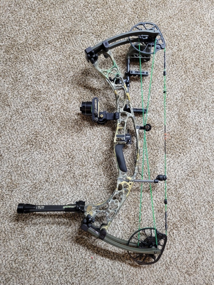 80# Hoyt Alpha X 30 fully loaded realtree riser wilderness limbs