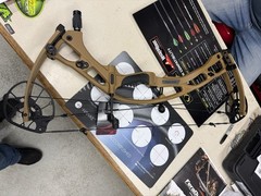 Hoyt Carbon RX-9 Bare Bow 60-70# RH 27.25-28inch Draw