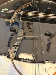 Mission by Mathews Compound Bow UX2- RH-50 Pounds 22-30 Draw, Case, and Arrows