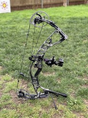 Hoyt VTM 31 – Battleworn (Limited Edition Gray) – Hand: Right-hand Draw + More