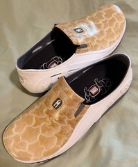 MOZO Men’s Chefs Slip-On Shoes Beige White Animal Print Oil/Slip Resistant