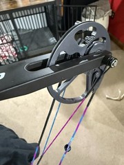 Diamond Archery Atomic Compound Bow Set Black Purple 29lb 19in Case Accessories