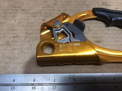 SOG Model ce1282 Ascension Rope Ascender Aluminum D Shape