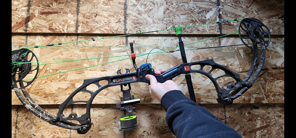 PSE Evo RH 60# 25-30″ Adjustable. Normal wear. Bare Bow Only. No Accessories.