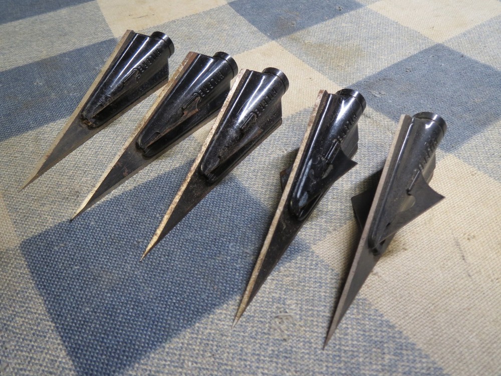 5 Vintage Used Glue On Hilbre Broadheads