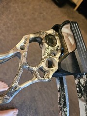 Mathews Triax RH Compound Bow 70/29.5 Lost Camo XD New Threadz Strings