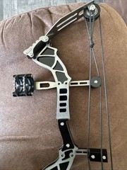 9.5″ Mini Compound Bow Kit with 12 Arrows for Target Shooting and Archery