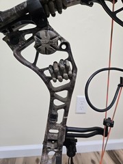 Bear Archery Divergent Compound Bow RH 45-60 Lbs. DL 25.5-30 In.