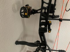 Bear Resurgance compound bow right hand 70# Seller Pays shipping