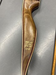 Bear Kodiak Recurve Bow Right-Handed 60″- 60# W/5 Easton Legacy Arrows 4 heads