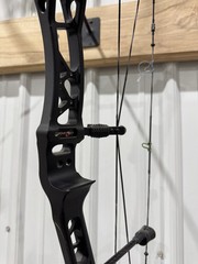 Bowtech CP28, RH, #70, 24.5″-30″ DL, Black
