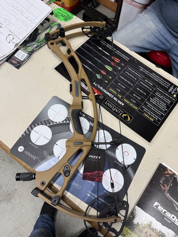 Hoyt Carbon RX-9 Bare Bow 60-70# RH 27.25-28inch Draw