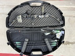 Cabela’s Compound Bow Camouflage Black Carbon Fiber Aluminum w/ Case & Arrows