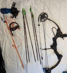 Mission by Mathews Compound Bow UX2- RH-50 Pounds 22-30 Draw, Case, and Arrows