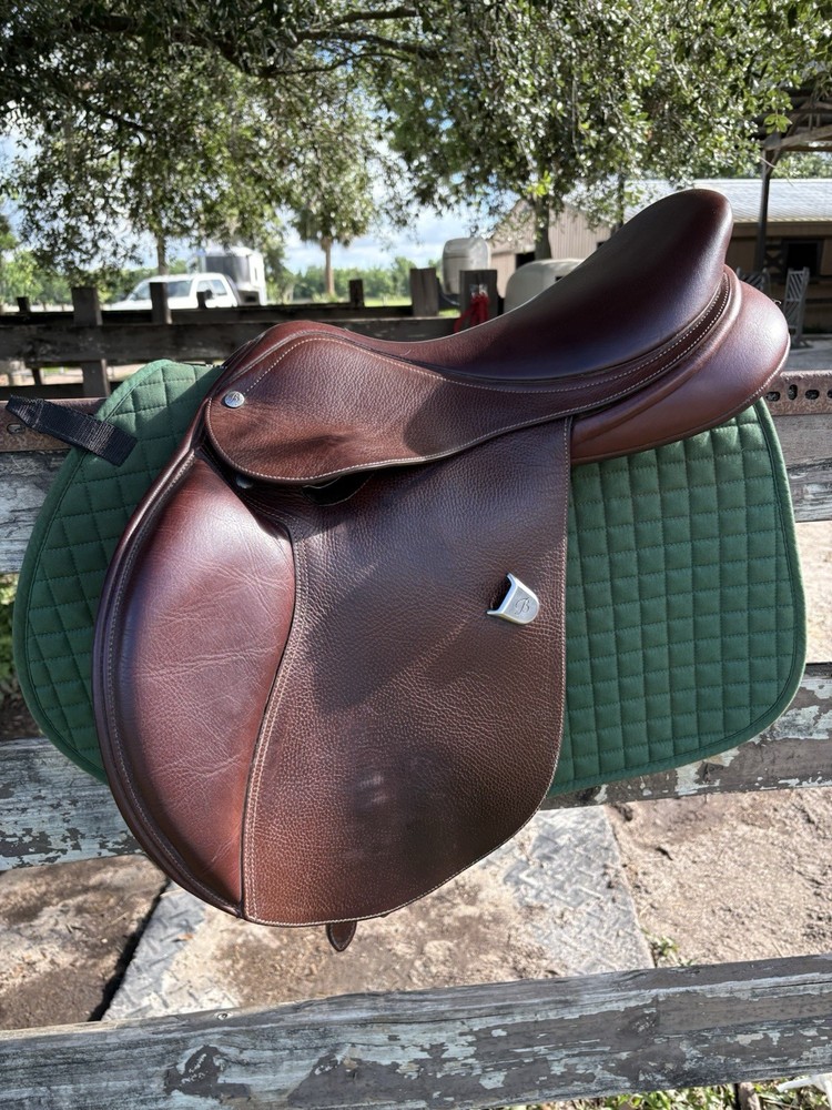 Bates Elevation 16.5” Saddle With CAIR and Easy Change Gullet System