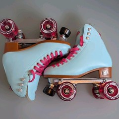 Moxi Beach Bunny Roller Skates Blue Sky Pink Sz 5 Slightly used w/Box Toe Guards