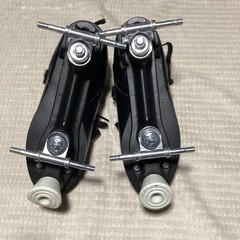 Roller Derby Viper Black Quad Roller Skates 4-Wheel 4-Wheel. Men 8, no wheels.