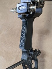 * (2018 & Older) 5 Angles * Mathews Grips – Triax Halon Monster Switchback TRX