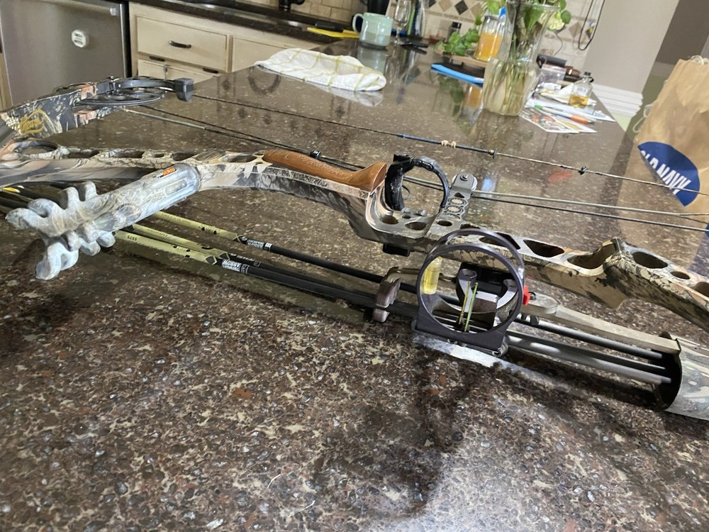 Mathews SoloCam left Hand Bow Hunting Compound Bow 70lb 29in Draw.