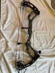 PSE Sicario compound bow! 70 lb limbs. Right hand model.