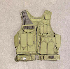 UNBRANDED Military Tactical Vest With Gun Holster Green ADJUSTABLE( NEW NO TAGS)