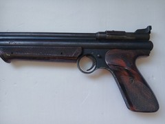 MODEL 1300 VINTAGE CROSMAN MEDALIST II 22 CAL MULTI-PUMP PNEUMATIC PELLET PISTOL