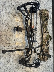 Hoyt Carbon RX-1 RH Bow 27-30″ Draw, 60-70 LBS with New Cables and Strings