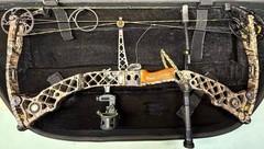 Mathews SoloCam Compound Bow Z9 65lb RH Camo + CBE Sight, Octane Rest, Case