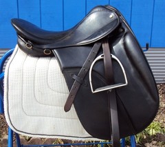 COLLEGIATE Dressage Saddle – 17″ Seat – GREAT! FREE Stirrups, Leathers, Girth
