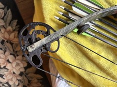 Bowtech Tomkat Compound Bow Camouflage Black with Sight , Quiver, And Arrows