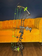 PSE EVO NTN Right Hand Compound Bow 70lb 29in Draw w/ Sight & Arrow Rest