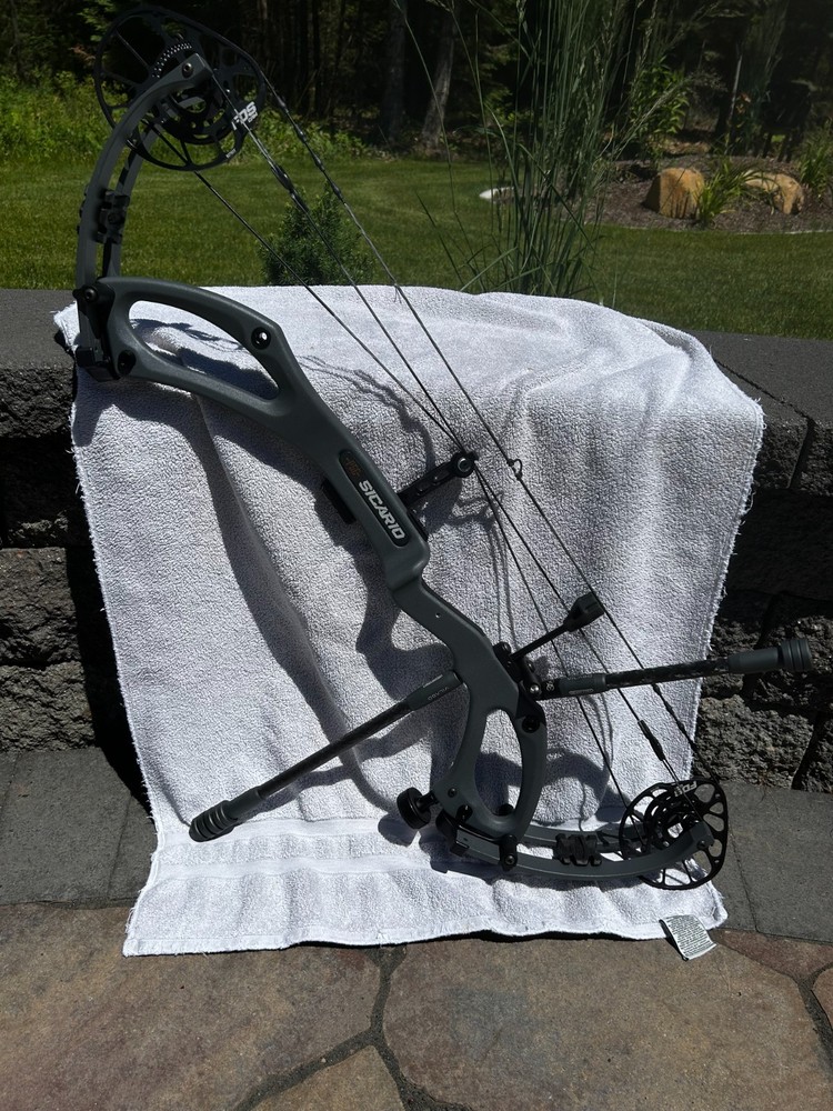PSE Sicario compound bow