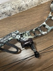 Prime Centergy, RH, 82X 60-70x Compound Bow, Complete Setup. With Holders