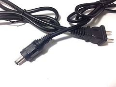 CARGADOR DE ENCHUFE COAXIAL 18V 1.8A PARA SCOOTER ELÉCTRICO HONDA MINIMOTO KART