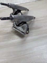 Set Gullwing Charger 50° Neil Carver 9″ Skateboard Trucks