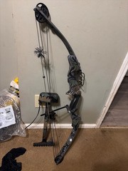 compound bow right hand used
