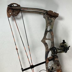 Hoyt Trykon XL (75th Anniversary) RH Camo Weight 60 lbs-70 lbs Freedom SKB Case