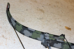 RARE VINTAGE ONEIDA SCREAMING EAGLE COMPOUND RECURVE BOW w/ QUIVER RIGHT HAND