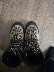 Lightly used la sportiva makalu boots men’s US size 9/EU 42