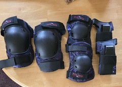 Wrist Knee Elbow Pads Multi Sport Eight Ball Kids 8+ Protective Pad Set Black