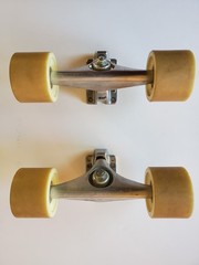 Set Gullwing Longboard Neil Carver Charger Trucks 50° + Arbor Slalom Wheels-NICE