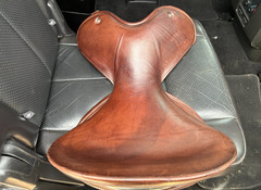 WOW Saddle 2013 Competitor brown size 1 STOCK / Bounty seat curved leather tree