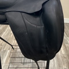 Custom Saddlery Black English Saddle for Horse