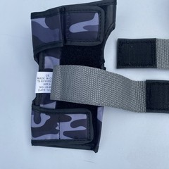 Eight 8 Ball Wristsaver size 8+ triple eight NYC CAMO BLUE/BLACK NO 20-8852