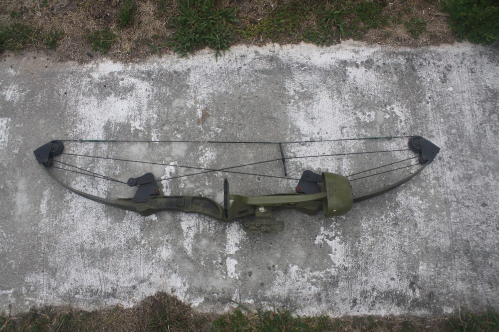 Fred Bear whitetail hunter Compound Bow Camouflage Hunting Archery Equipment