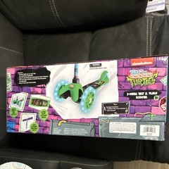 Nickelodeon TMNT Tales 3-Wheel Kick Scooter Tilt & Turn LED Wheels Green