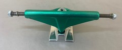 (Set of 2) Venture Skateboard Truck VHL in Anodized Green – 5.6″