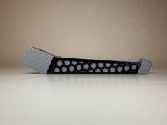 Headrest bow hanger with rubber insert